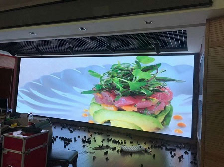 武漢市江漢區(qū)房地產(chǎn)二樓會(huì)議室P2.5全彩屏